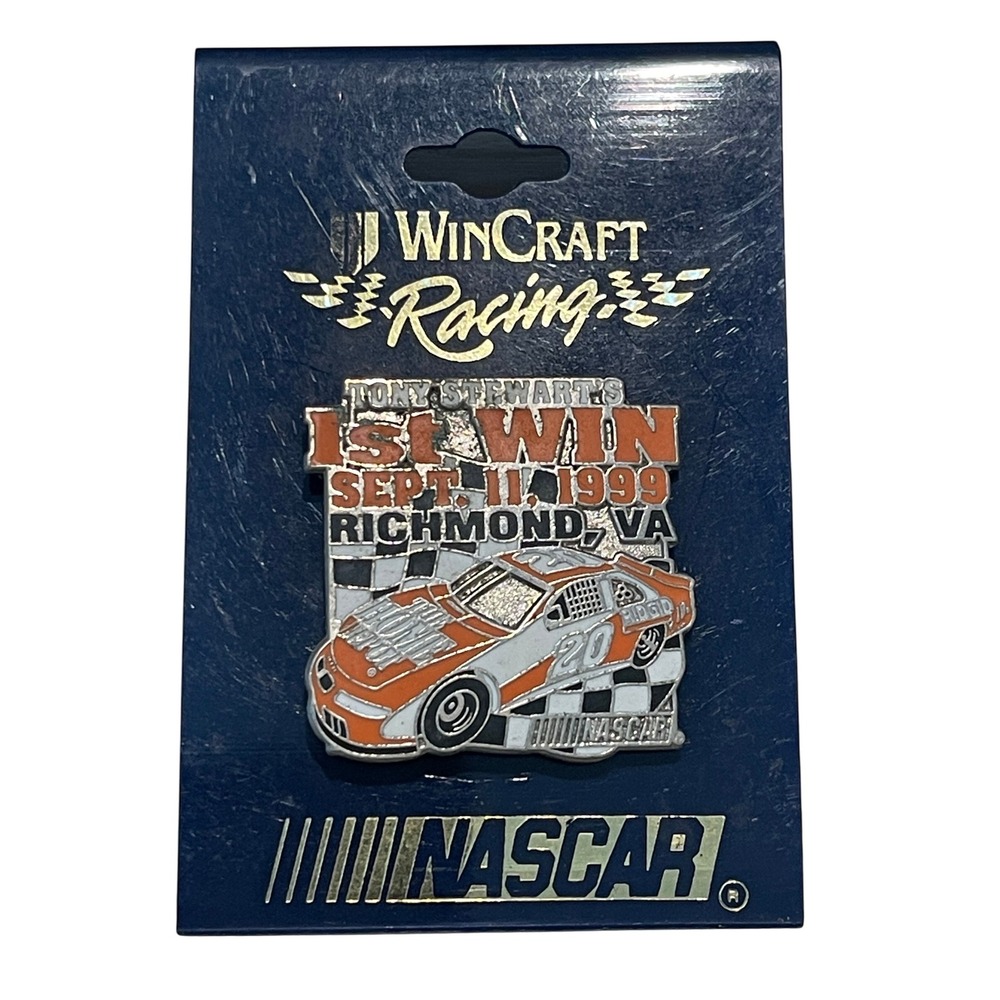 00421 - WinCraft Racing Tony‎ Stewart 1st Win 1999 NASCAR Metal Pin Badge Carded